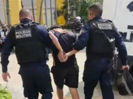 Homem foi detido por policiais do 32º BPM durante operação na comunidade do Âncora, em Rio das Ostras. Segundo a PM, ele tentou fugir ao perceber a aproximação da equipe. Foto: reprodução
