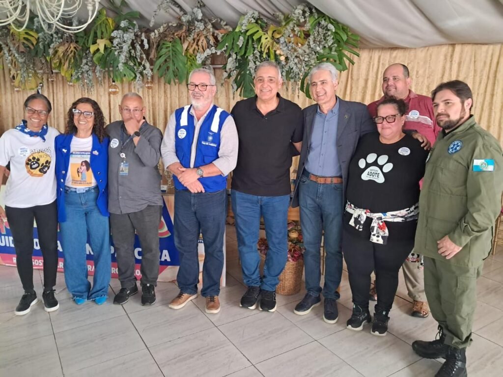Representantes da Vigilância em Saúde e autoridades reunidos durante a campanha de combate à esporotricose.