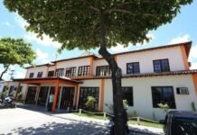 Centro de Cidadania de Rio das Ostras passa a atender também pelo WhatsApp O Centro de Cidadania fica na Rua das Casuarinas, 595, no bairro Âncora, e é administrado pela Secretaria Municipal de Gestão Pública. Foto IA