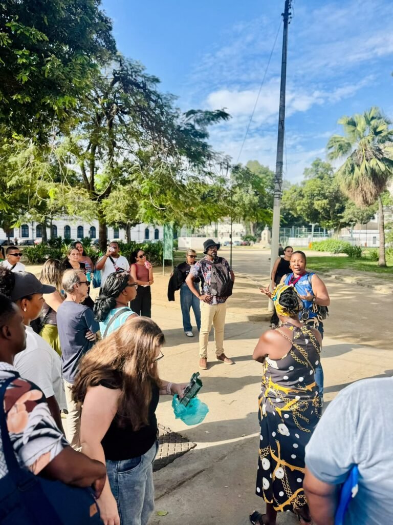 Servidores da Cultura e da Educação de Arraial do Cabo e representantes da sociedade civil durante visita ao Museu Memorial Pretos Novos, na Pequena África, Rio de Janeiro.