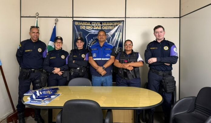 Equipes da Patrulha Maria da Penha de Rio das Ostras e de Miracema durante visita técnica para troca de experiências.