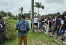 Rio das Ostras ganha três roteiros de Walking Tour com história, cultura e natureza Estudantes conhecem de perto as belezas naturais de Rio das Ostras durante roteiro guiado por pontos do município. Foto: Secom