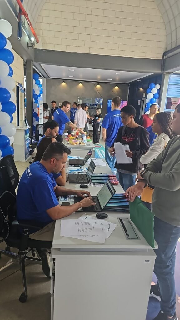 Público e participantes durante a Feira Emprega Transporte 2026, em Campos dos Goytacazes