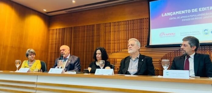 Representantes e autoridades participam do lançamento dos editais da Faperj voltados à popularização da ciência no estado do Rio de Janeiro. Fotos: Secom/ Gov.RJ