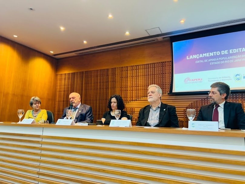 Investimentos em laboratórios, projetos escolares e pesquisas científicas no estado do Rio de Janeiro.