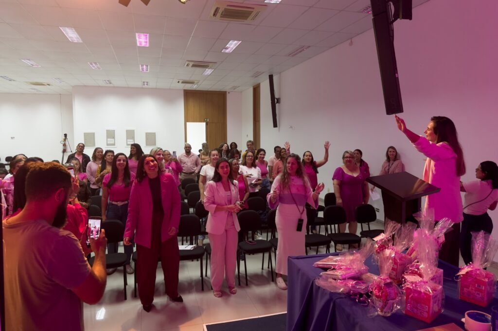 Vereadoras e participantes celebram a importância do cuidado, da informação e do apoio às mulheres.