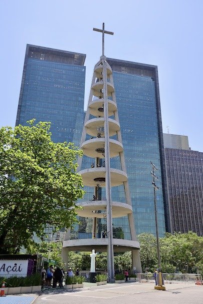 Torre do campanário da Catedral Metropolitana de São Sebastião, integra as obras de restauração do templo, que completa 50 anos .